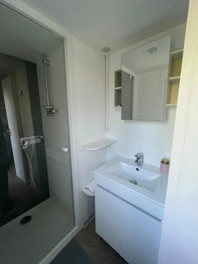 Mobil-Home Au Pied Du Luberon La Roque-d'Antheron 0*,
