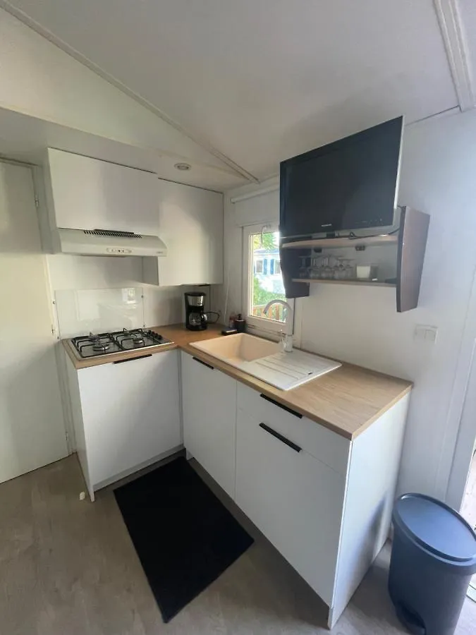 Campsite Mobil-Home Au Pied Du Luberon La Roque-d'Antheron France
