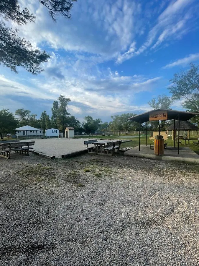 Campsite Mobil-Home Au Pied Du Luberon La Roque-d'Antheron