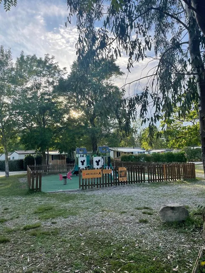 Mobil-Home Au Pied Du Luberon La Roque-d'Antheron 0*,
